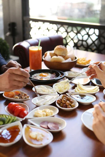 zengin ve leziz Türk Kahvaltı