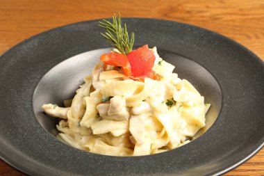 Lezzetli soslu lezzetli klasik İtalyan makarnası..