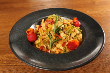 Lezzetli soslu lezzetli klasik İtalyan makarnası..