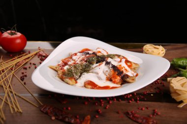 Lezzetli soslu lezzetli klasik İtalyan makarnası..