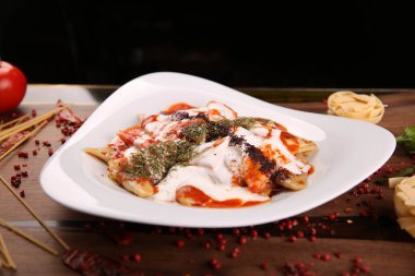 Lezzetli soslu lezzetli klasik İtalyan makarnası..