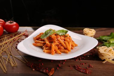 Lezzetli soslu lezzetli klasik İtalyan makarnası..