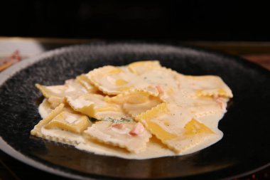 Lezzetli soslu lezzetli klasik İtalyan makarnası..