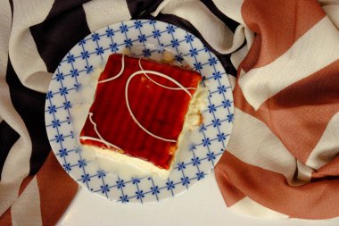 Masada lezzetli bir pasta var.