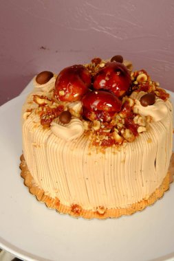 Masada lezzetli bir pasta var.