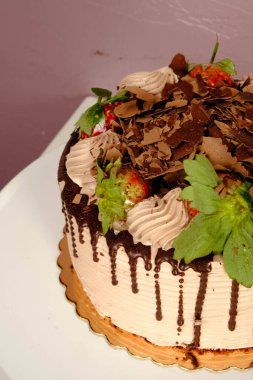 Masada lezzetli bir pasta var.