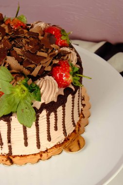 Masada lezzetli bir pasta var.