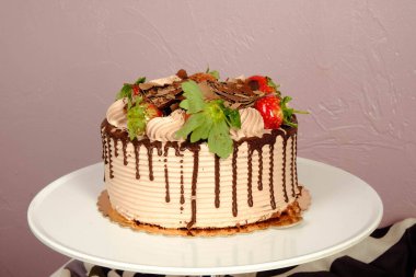 Masada lezzetli bir pasta var.