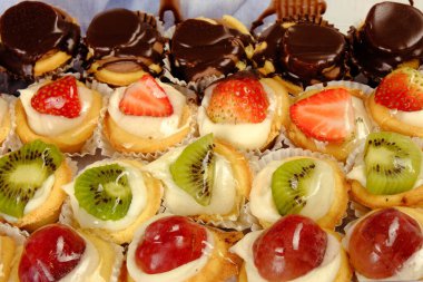 Masada lezzetli bir pasta var.