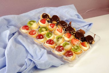 Masada lezzetli bir pasta var.