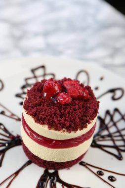 Masada lezzetli bir pasta var.