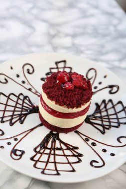 Masada lezzetli bir pasta var.