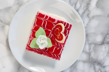 Masada lezzetli bir pasta var.