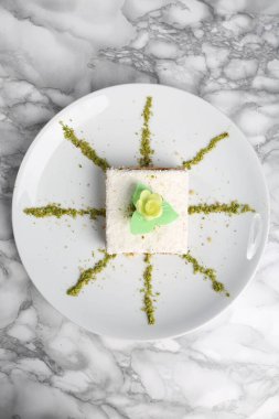 Masada lezzetli bir pasta var.