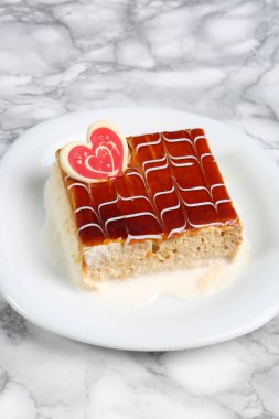 Masada lezzetli bir pasta var.