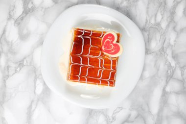 Masada lezzetli bir pasta var.