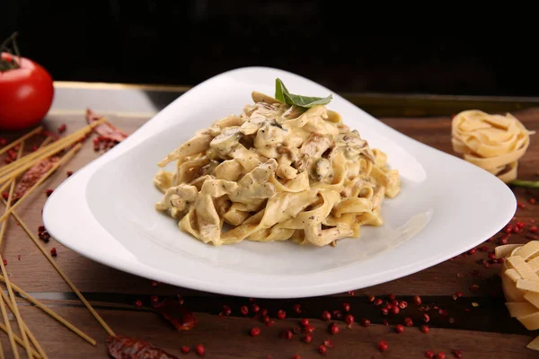 Leckere Klassische Italienische Pasta Mit Einer Köstlichen Sauce — Stockfoto