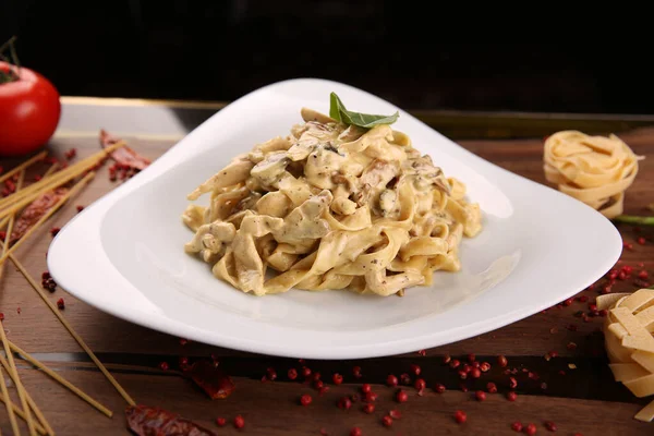 Leckere Klassische Italienische Pasta Mit Einer Köstlichen Sauce — Stockfoto