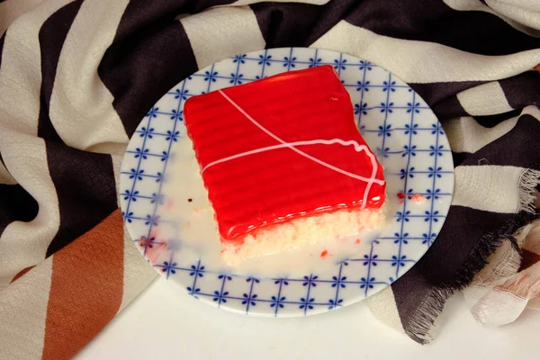 Tafel Mit Leckerem Kuchen Auf Dem Tisch — Stockfoto