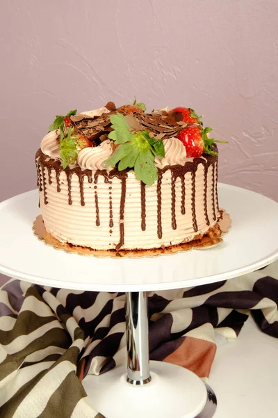 Masada lezzetli bir pasta var.