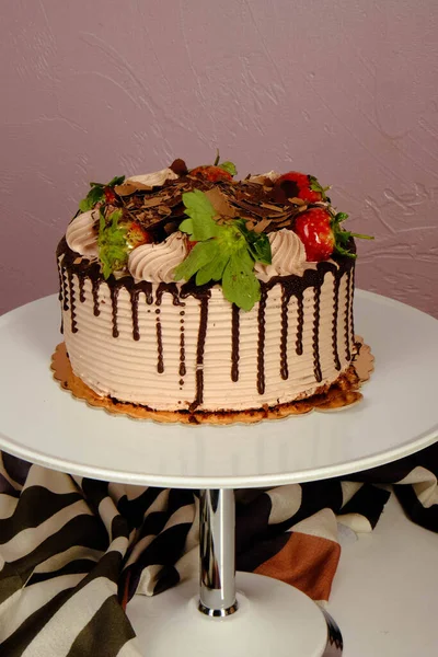 Masada lezzetli bir pasta var.