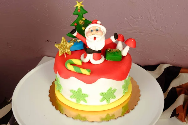 Tafel Mit Leckerem Kuchen Auf Dem Tisch — Stockfoto