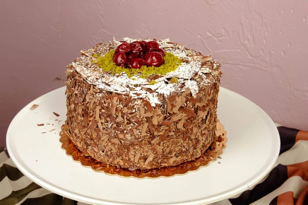 Tabuleiro Com Delicioso Bolo Mesa — Fotografia de Stock