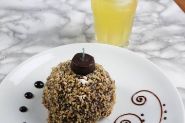 Masada lezzetli bir pasta var.