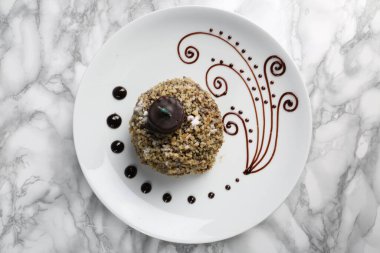 Masada lezzetli bir pasta var.