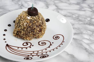 Masada lezzetli bir pasta var.