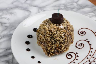 Masada lezzetli bir pasta var.