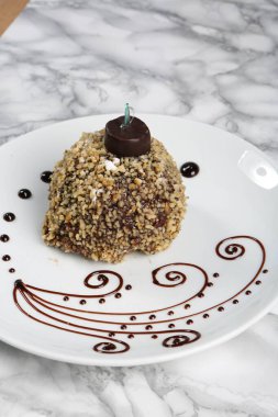 Masada lezzetli bir pasta var.