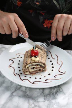 Masada lezzetli bir pasta var.