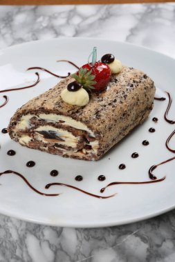 Masada lezzetli bir pasta var.