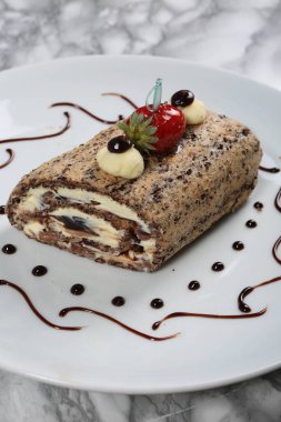 Masada lezzetli bir pasta var.