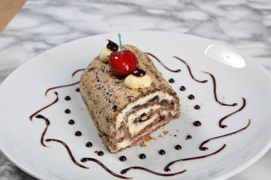 Masada lezzetli bir pasta var.