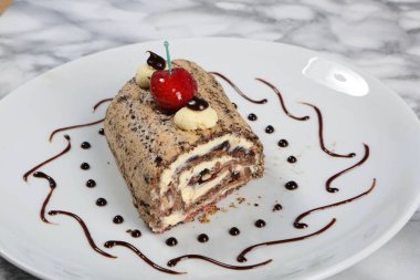 Masada lezzetli bir pasta var.