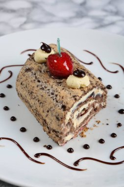 Masada lezzetli bir pasta var.