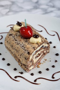 Masada lezzetli bir pasta var.