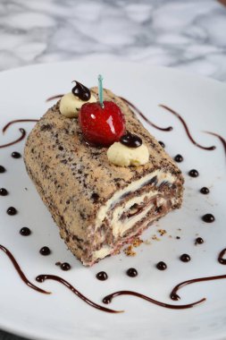 Masada lezzetli bir pasta var.