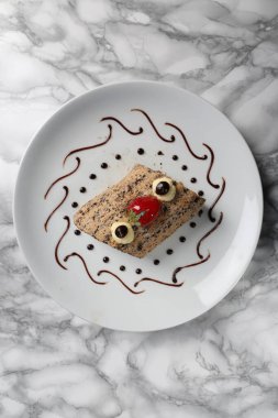 Masada lezzetli bir pasta var.