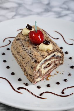 Masada lezzetli bir pasta var.