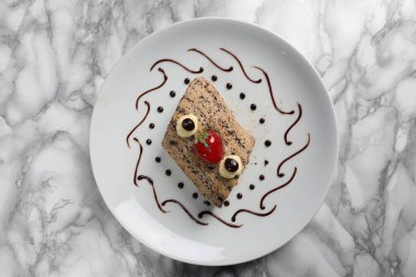 Masada lezzetli bir pasta var.