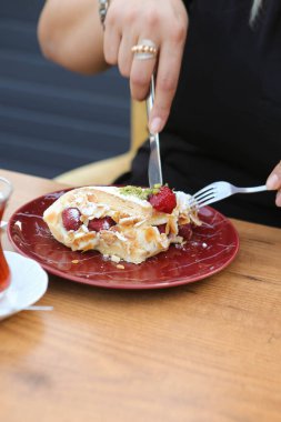 Masada lezzetli bir pasta var.