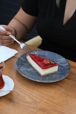 Masada lezzetli bir pasta var.