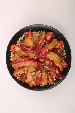 Taze salata tabağı ile karışık yeşillik