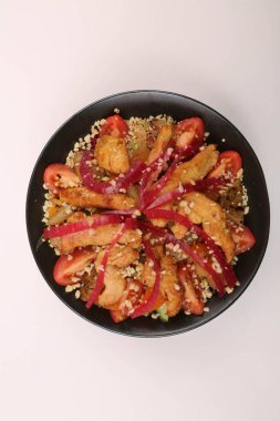 Taze salata tabağı ile karışık yeşillik