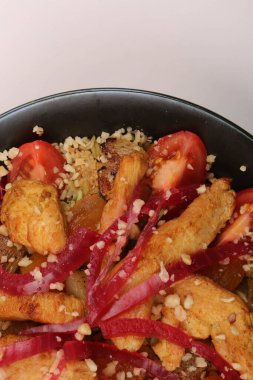 Taze salata tabağı ile karışık yeşillik