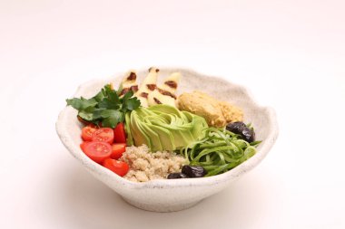 Taze salata tabağı ile karışık yeşillik