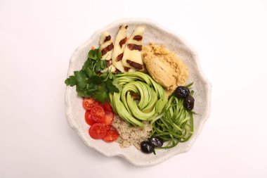 Taze salata tabağı ile karışık yeşillik